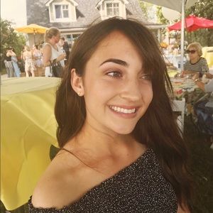 Meet your Posher, Amelia